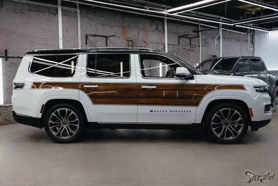 Так не должно быть! Заново разработали дизайн наклеек для Jeep Grand Wagoneer и забронировали кузов полиуретаном